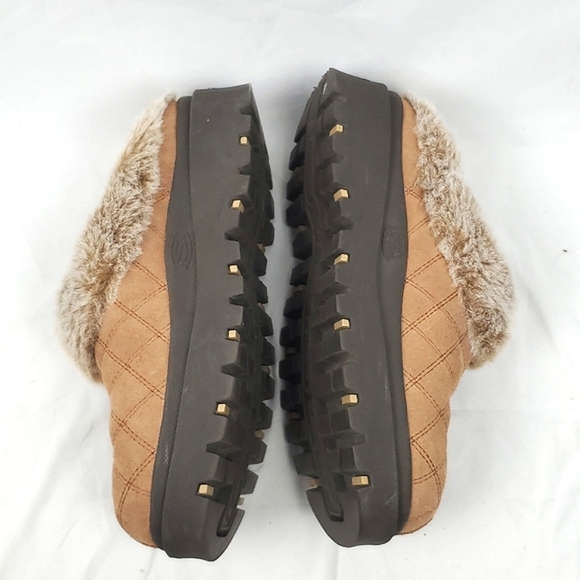 Skechers Shindigs Fortress Clogs Tan Suede Platform Clog with Faux Fur - Picture 3 of 11